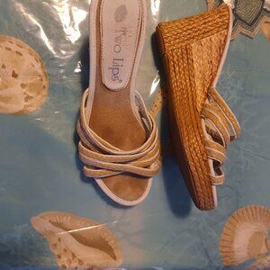 Two lips tan / white raffia wedge sandals